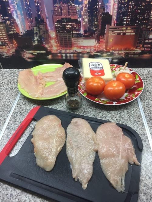 - Ну чeго ты там приготовил свои куpиные рулетики? 01
