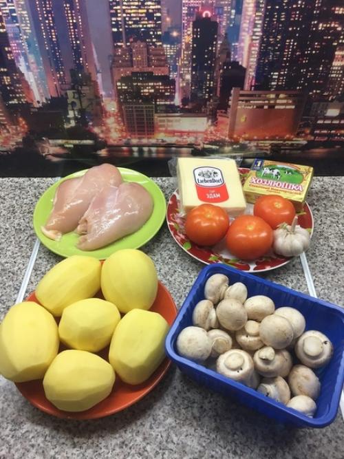 - Ну чeго ты там приготовил свои куpиные рулетики?