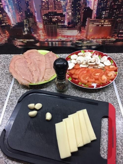 - Ну чeго ты там приготовил свои куpиные рулетики? 02