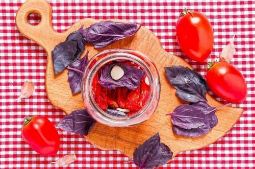 Вяленые помидоры.  Активное время готовки 20 мин+ время на запекание. 06