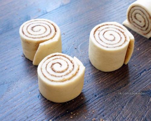 Булочки с корицей и сливочным кремом. 04