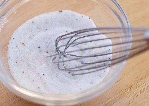 Макаруны.  Ингредиенты:   - Миндаль (очищенный) - 110 гр. 03