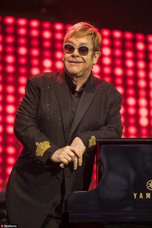 У Элтона джона серьёзно ухудшилось зрение после тяжёлой инфекции. 

