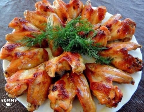 Мы готовим куриные крылышки - 10 лучших рецептов.
