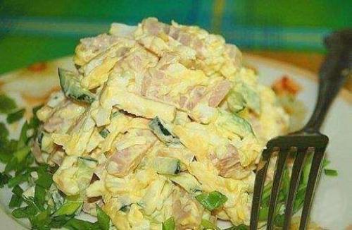 Салат Нежный.  Готовлю его часто, он не только очень вкусный, но и не дорогой.