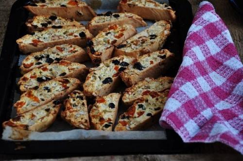 Бискотти.   Бискотти - это знаменитая итальянская сладость, которую очень легко приготовить в домашних условиях. 01