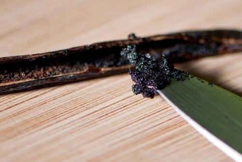 Макаруны.  Ингредиенты:   - Миндаль (очищенный) - 110 гр. 02