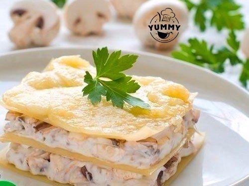Лазанья с курицей и грибами.
