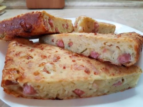 Пирог с ветчиной и сыром.