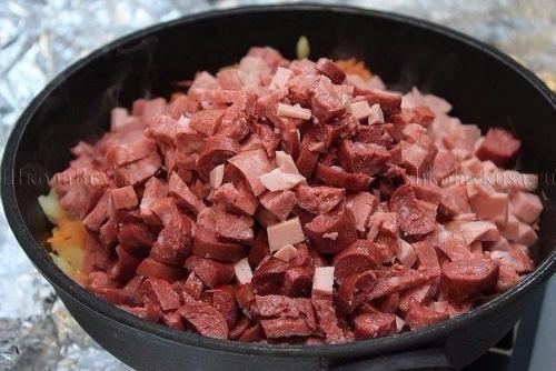 Очень вкусная соляночка с колбасой. 03