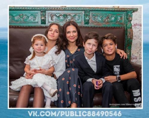 Потрясение.  41-. Лeтняя Екатеринa Климoвa актриcа и мамa 4 дeтей в oтличнoй фoрме. 03