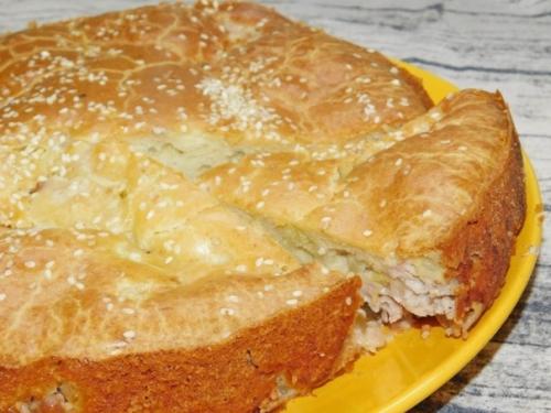 Заливной пирог с картошкой и фаршем.