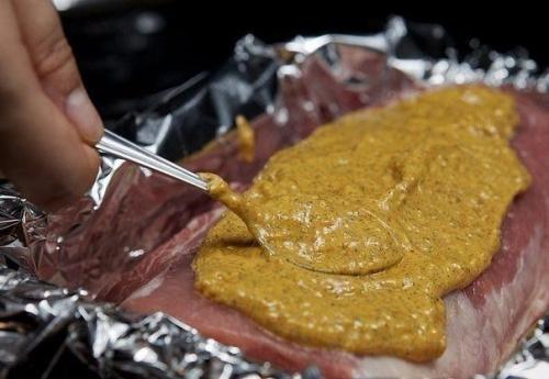 Свинина, запеченная с майонезом и специями. 04