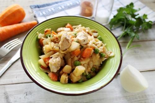 Овощное рагу с курицей.