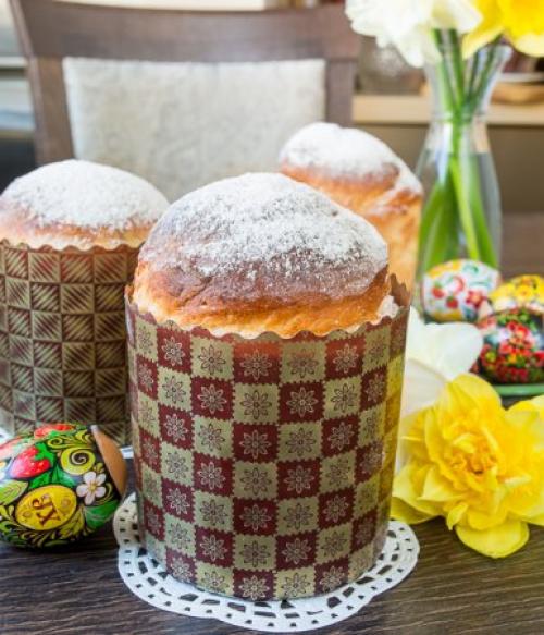 Медовый кулич.  Этот кулич уникален тем, что он печется на меду, без сахара.