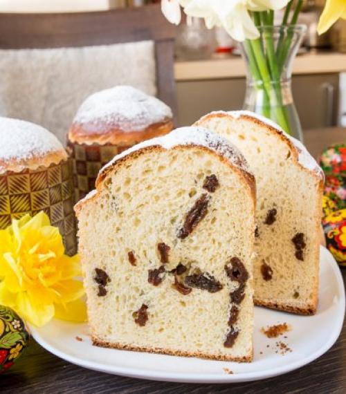 Медовый кулич.  Этот кулич уникален тем, что он печется на меду, без сахара. 01