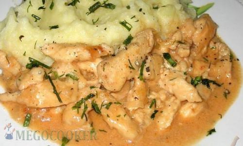 Бефстроганов из курицы.
