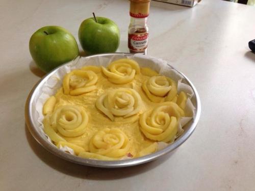 Оpигиhaльная яблочная шaрлotka. 03