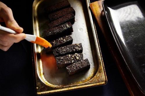 Чесночные гренки.  Ингредиенты: 04