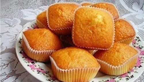 Простые и вкусные кексы со сгущенкой.