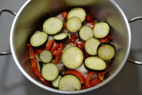 Думляма.  Ингредиенты:  Курица - 600-800 грамм. 01