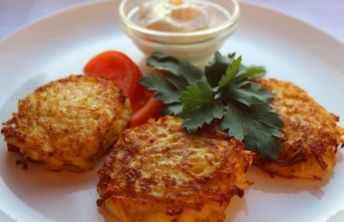 Драники.  Ингредиенты:   Картофель - 1 кг.