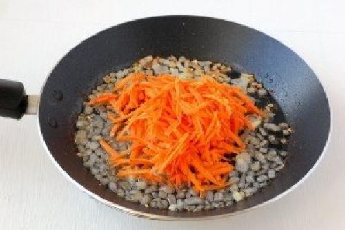 Золотистые куриные котлеты с морковью и луком. 04