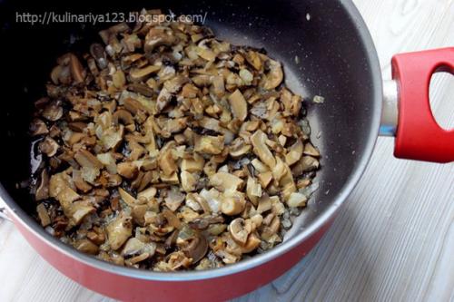 Бульон с яичными хлопьями + пирожки. 06