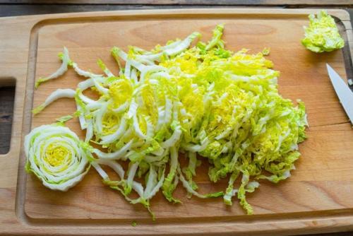 Суп - бульон с грудинкой и пекинской капустой. 06 Суп - бульон с грудинкой и пекинской капустой. 06