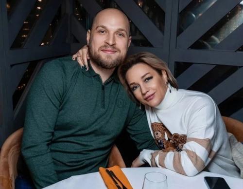 Татьяна Буланова в годовщину свадьбы показала редкие кадры с молодым мужем. 02