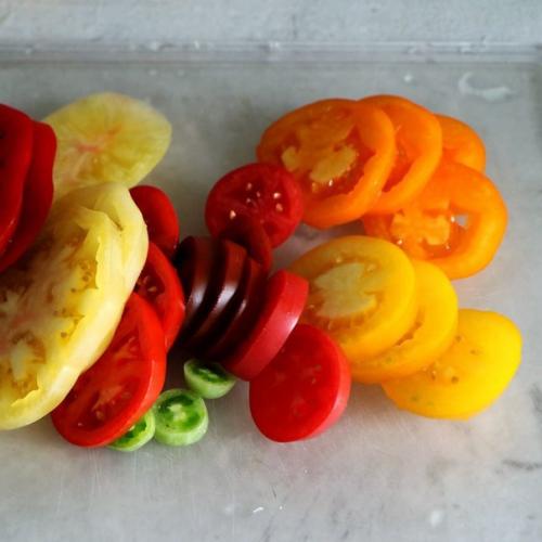 Капрезе.  Ингредиенты:   Помидоры - 200 г. 01