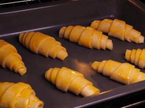 Круассаны с вареной сгущенкой. 05