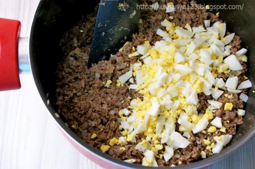 Бульон с яичными хлопьями + пирожки. 04