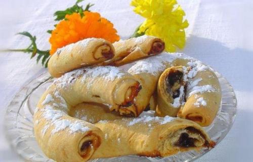 Деревенские кифлики?   Кифлики - это песочные подковы, называемые в деревнях.