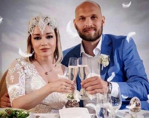 Татьяна Буланова в годовщину свадьбы показала редкие кадры с молодым мужем. 01