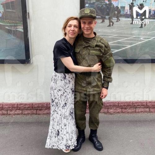 Глеб Калюжный за два месяца службы в армии набрал восемь килограммов! 01