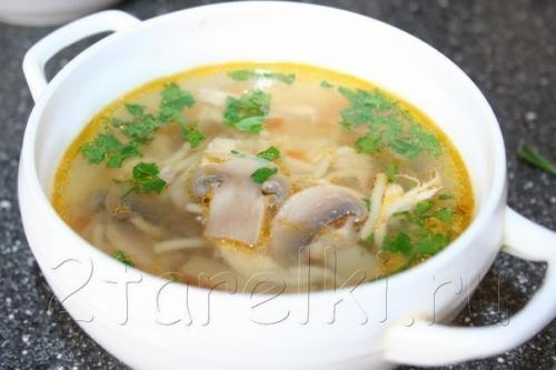Куриный суп с шампиньонами.