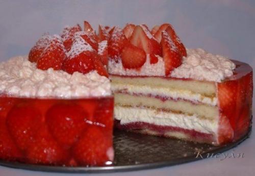 Клубнично - малиновый торт.