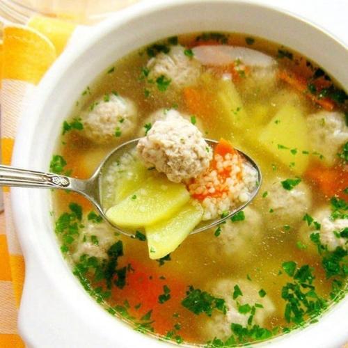 Суп с фрикадельками.