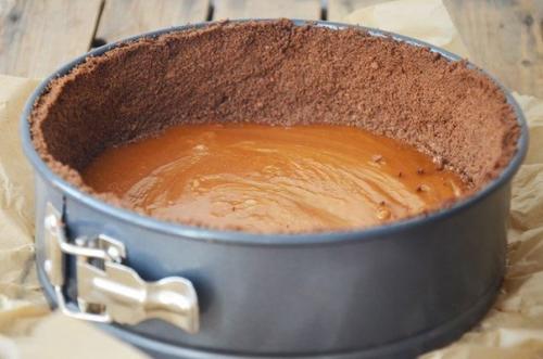 Шоколадный пирог с карамелью. 01