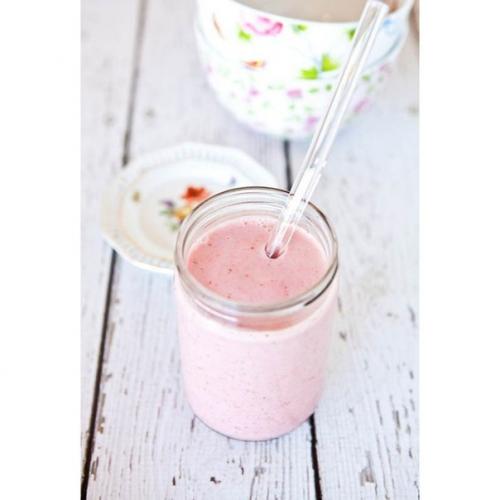 Сливочный клубничный коктейль.