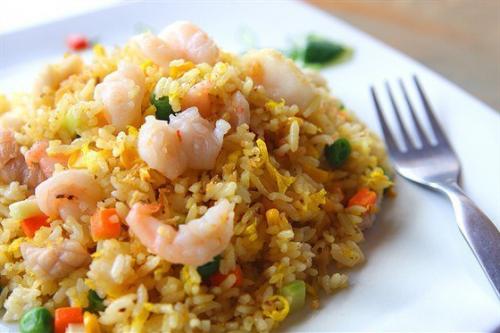 Наси горенг.  Наси горенг - это блюдо народов Малайзии, в переводе означает жареный рис.