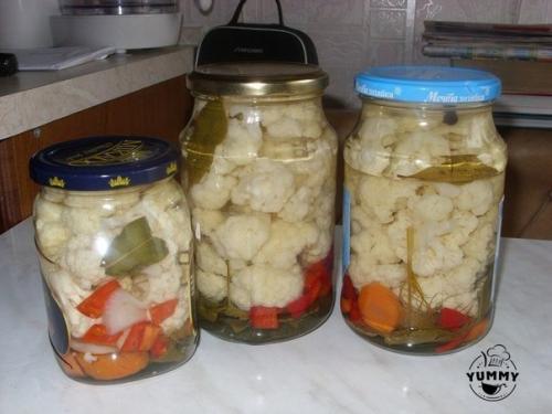 Маринованная цветная капуста.
