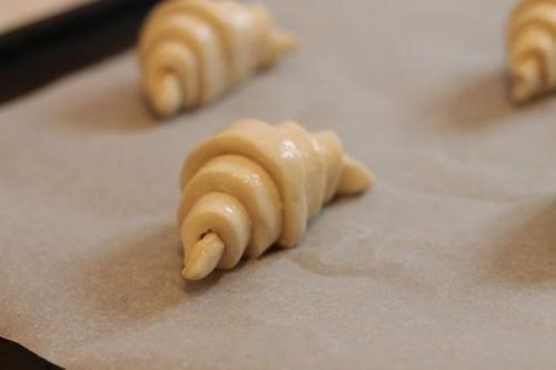 Французские круассаны.  Круассаны на завтрак - это классика. 05