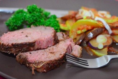 Свинина, запеченная со специями.