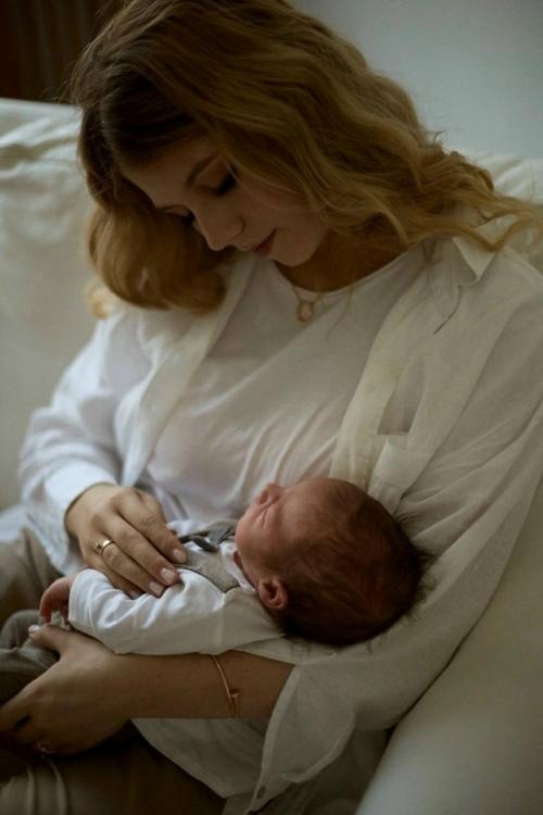 Саша трусова опубликовала фотографии с новорожденным сыном. 04