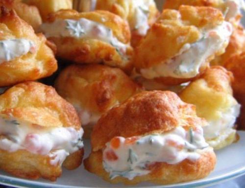 Профитроли сырные.  Ингредиенты: