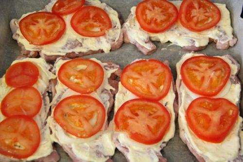 Свинина, запеченная с помидорами и сыром. 04