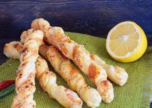 Сырные палочки из слоеного теста. 01