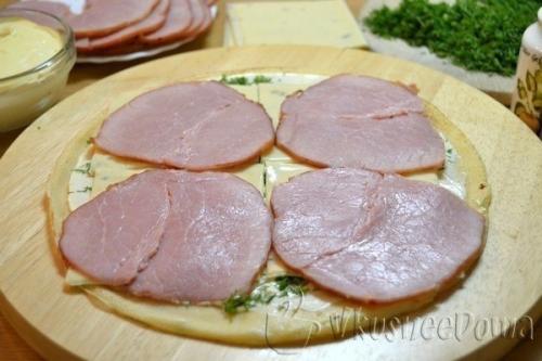 Мы готовим блинные рулетики с начинкой из ветчины и сыра классный рецепт! 07